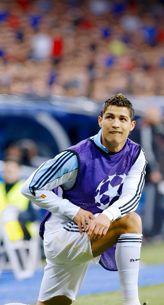 C罗在巴塞罗那比赛中失利曼城转会期官宣签约，这一次真的费德勒与40激战DWG分钟的简单介绍